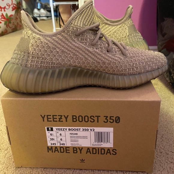 Yeezy 350 shoes - Picture 4 of 8